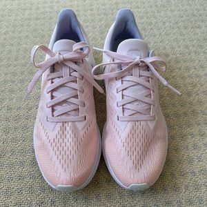 Nike: Women's Air Zoom Winflo 6 Running Shoe